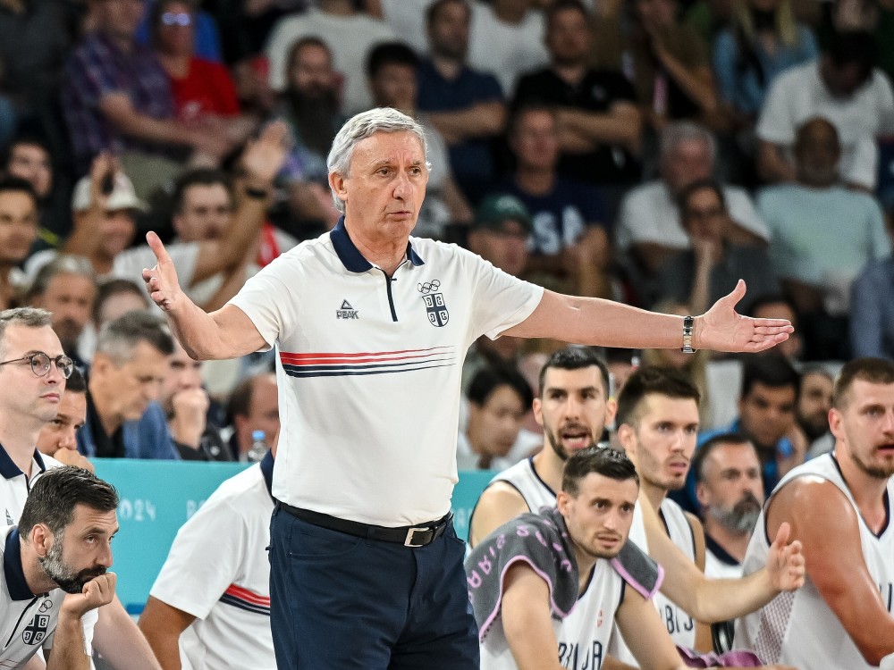 塞尔维亚队展现出强大的实力和团队合作，全场震撼